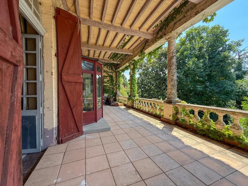 Château - 400 m² - 11 pièces