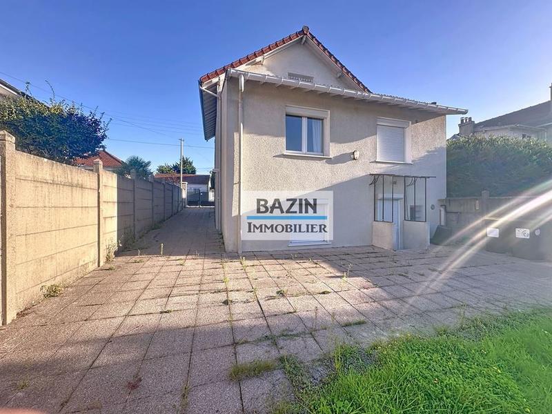 Maison traditionnelle - 106 m² - 5 pièces