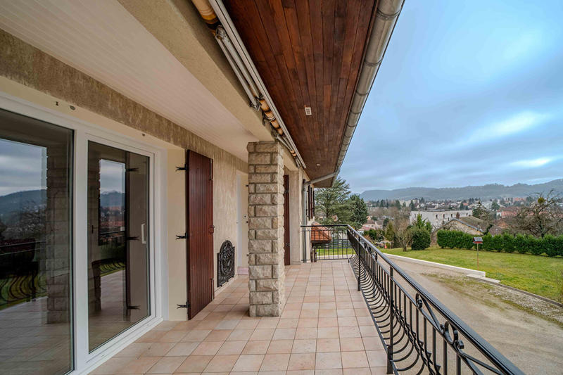 Maison - 215 m² - 7 pièces