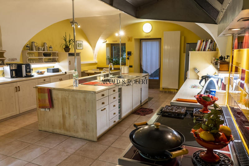 Mas - 519 m² - 12 pièces