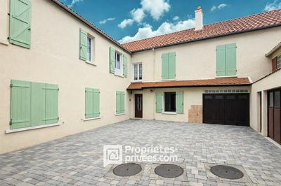 Maison - 280 m² - 12 pièces