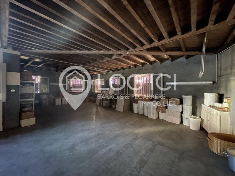 Maison - 338 m² - 13 pièces