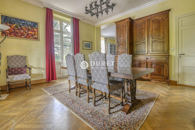 Maison - 214 m² - 10 pièces