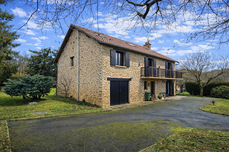 Maison - 196 m² - 7 pièces