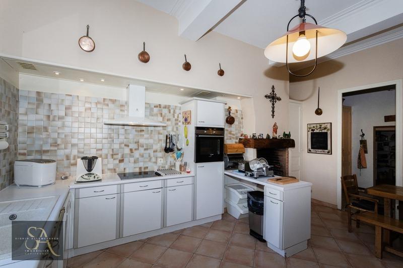 Maison - 460 m² - 13 pièces