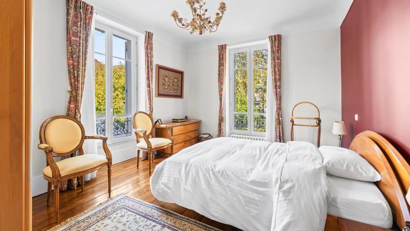 Villa - 300 m² - 10 pièces