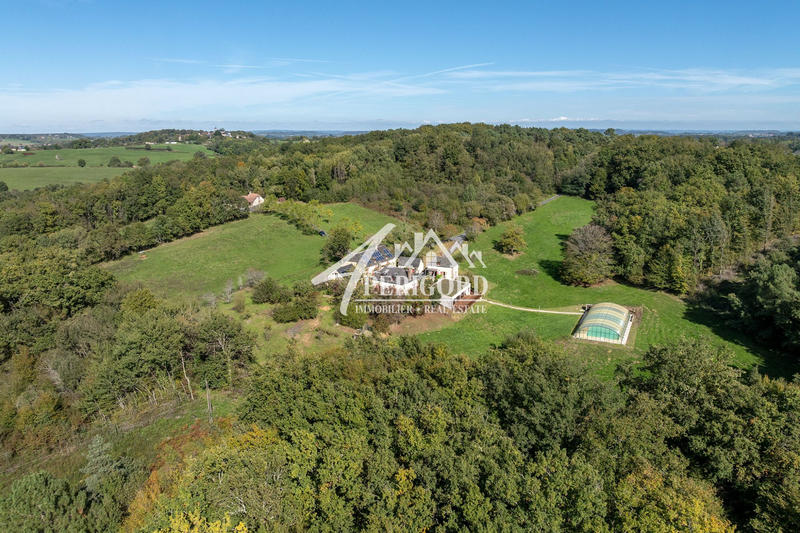 Maison - 984 m² - 30 pièces