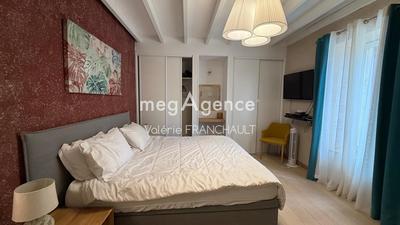 Maison - 211 m² - 10 pièces