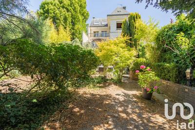 Maison - 250 m² - 7 pièces