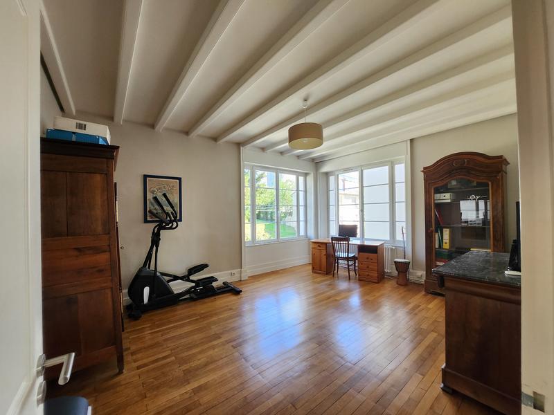 Maison - 218 m² - 9 pièces