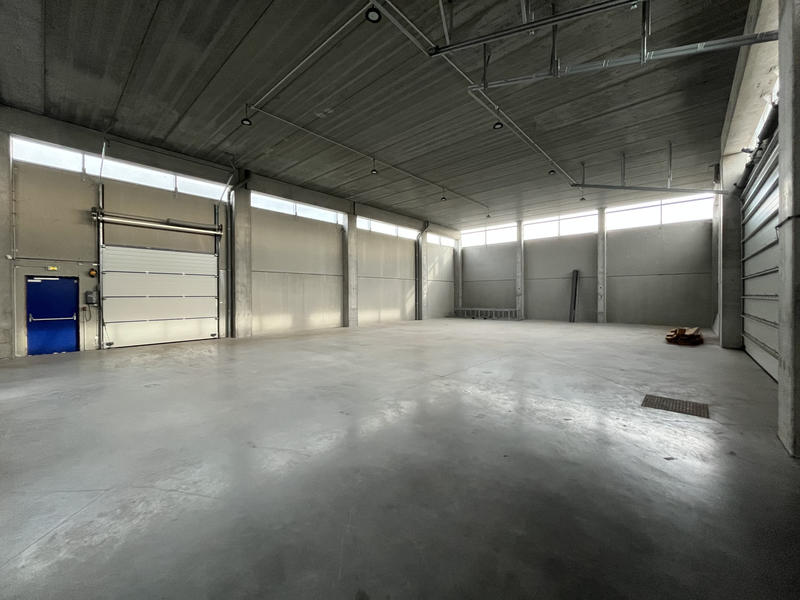 Local commercial - 1 500 m²