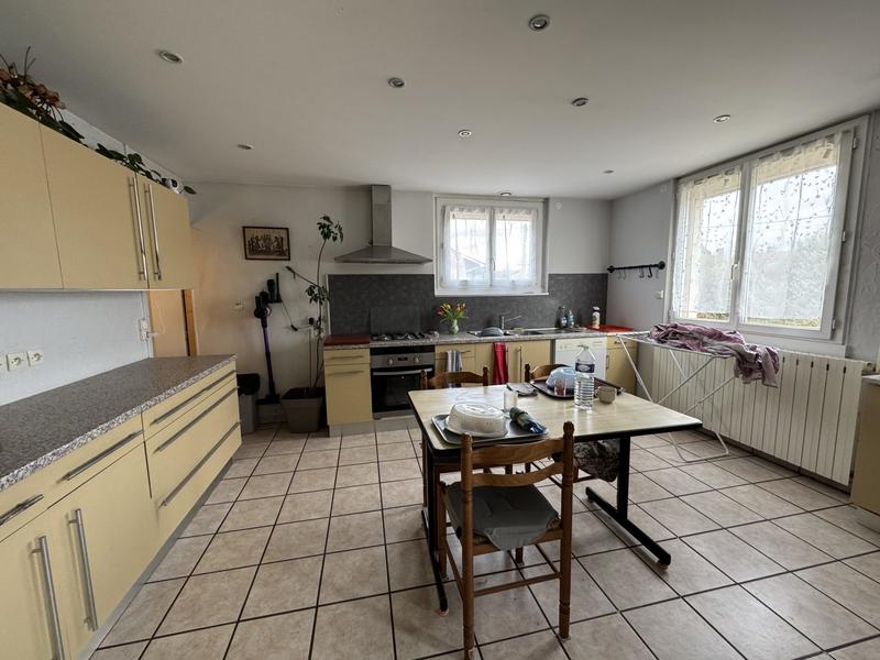 Maison traditionnelle - 255 m² - 10 pièces