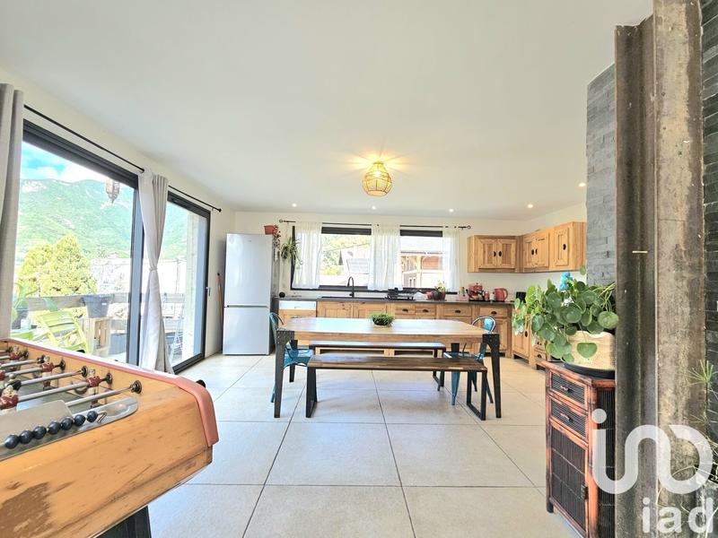 Maison - 198 m² - 7 pièces