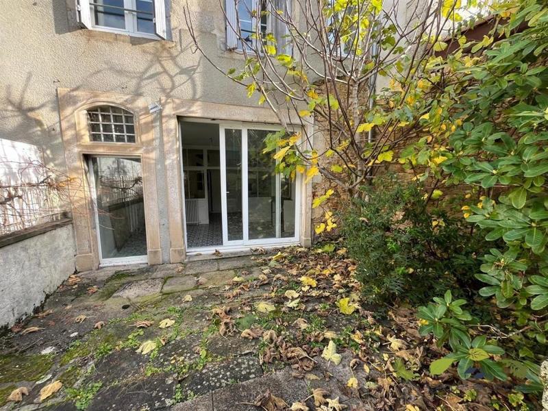 Maison - 222 m² - 7 pièces