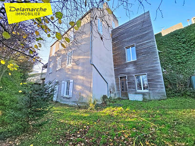 Maison - 325 m² - 11 pièces