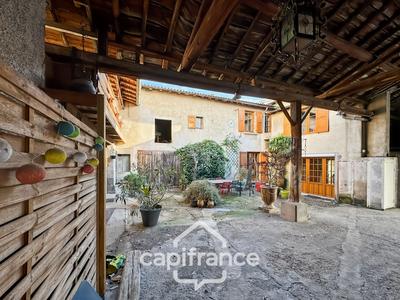 Maison - 185 m² - 8 pièces