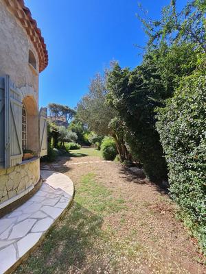 Maison - 236 m² - 7 pièces