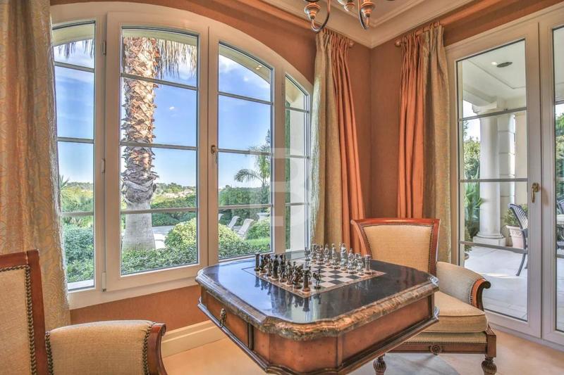 Villa - 460 m² - 9 pièces