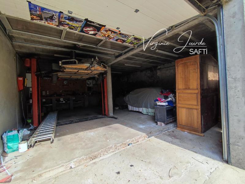 Maison - 216 m² - 9 pièces