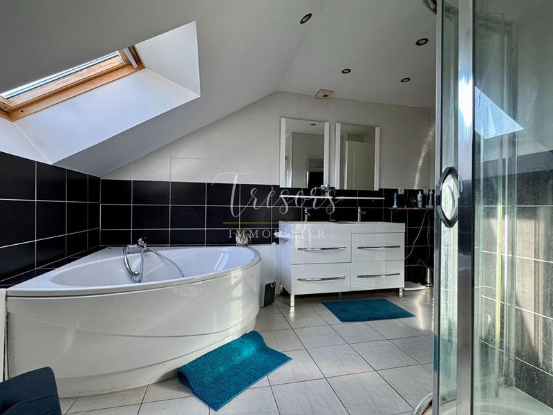 Maison - 190 m² - 6 pièces