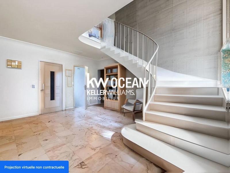 Maison - 213 m² - 8 pièces