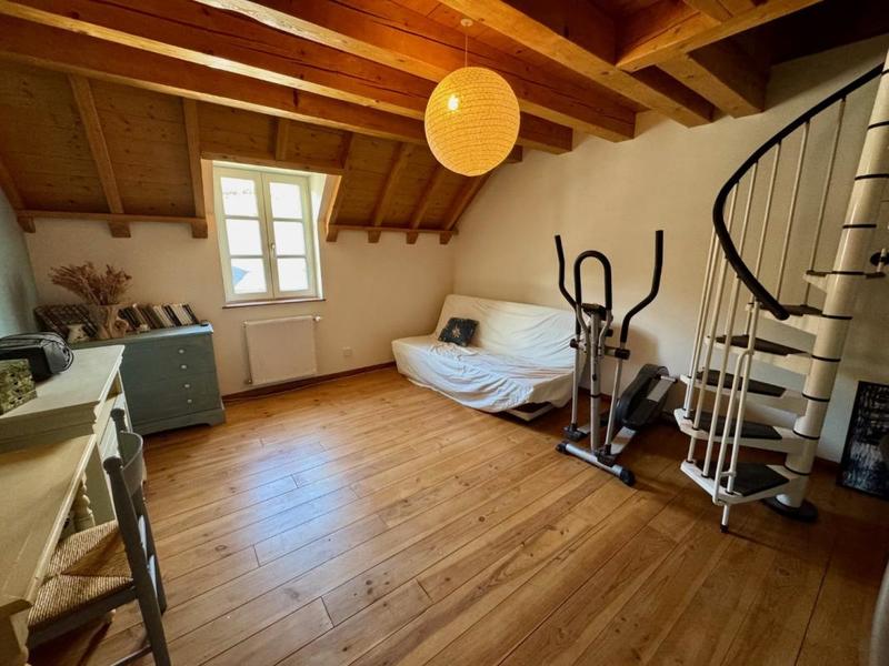 Maison traditionnelle - 175 m² - 9 pièces