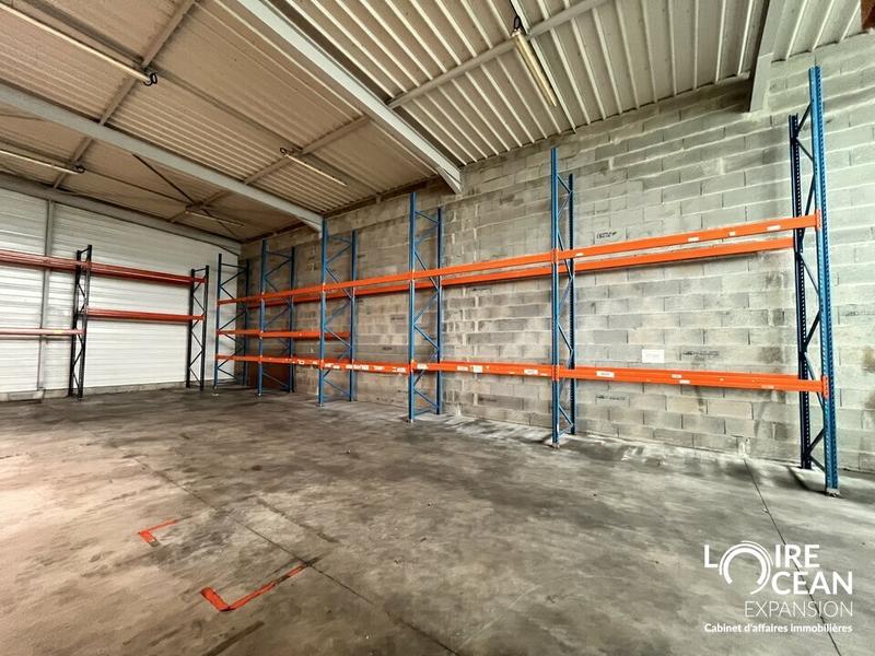Entrepôt - 334 m²