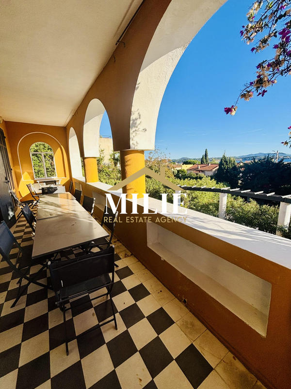 Villa - 245 m² - 7 pièces