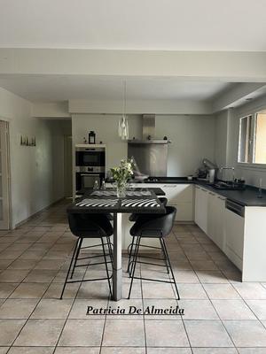 Maison - 213 m² - 8 pièces