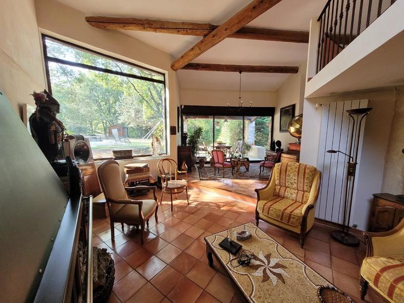 Maison - 259 m² - 6 pièces