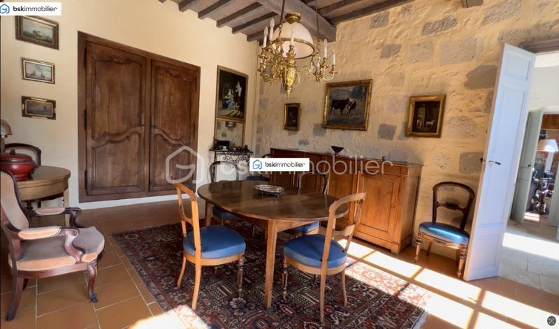 Propriété - 800 m² - 23 pièces