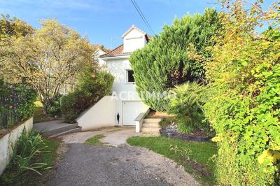 Maison - 270 m² - 8 pièces