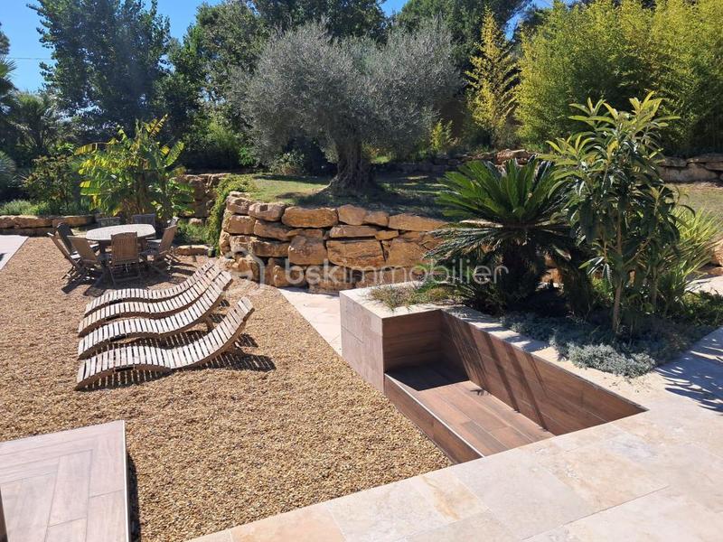 Propriété - 237 m² - 8 pièces