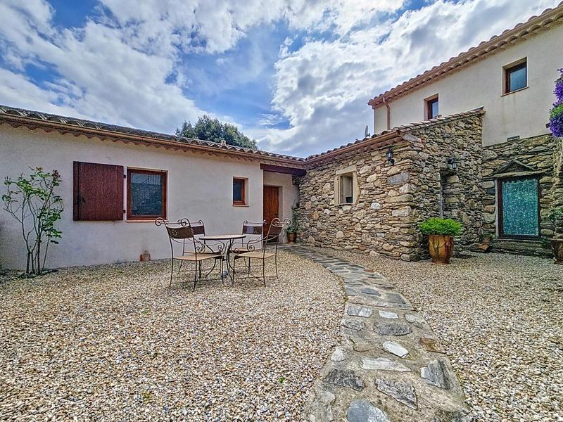 Maison - 220 m² - 7 pièces