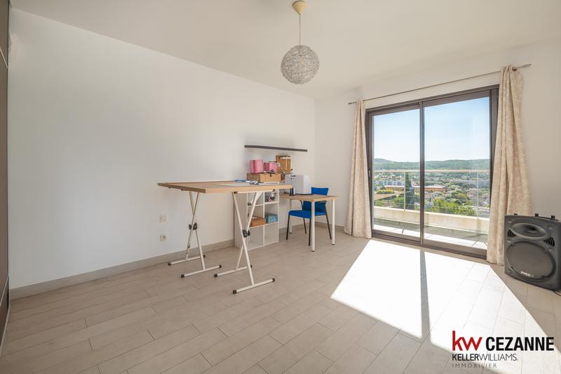 Maison - 248 m² - 8 pièces