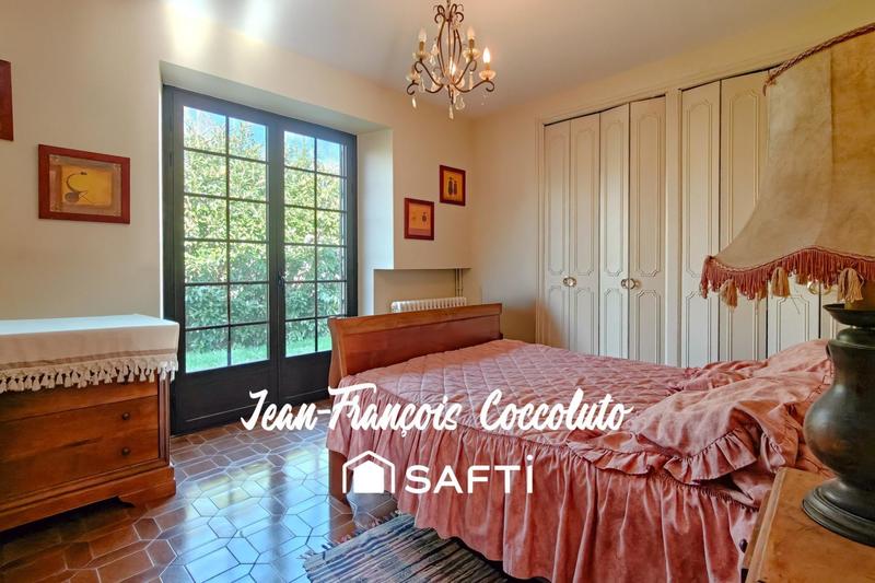 Maison - 218 m² - 6 pièces