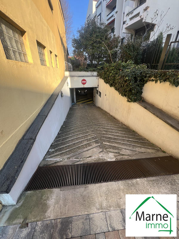 Parking / Garage - 12 m²