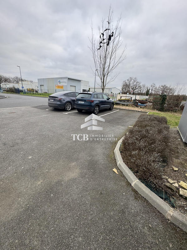 Local d'activités - 334 m²