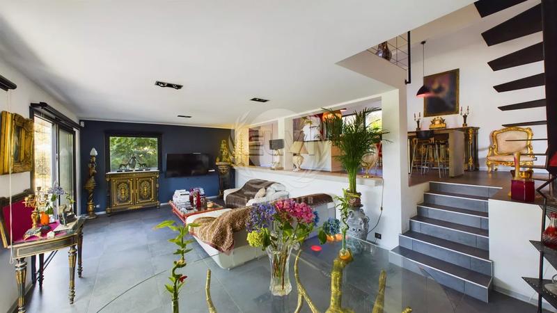 Maison - 1 100 m² - 4 pièces