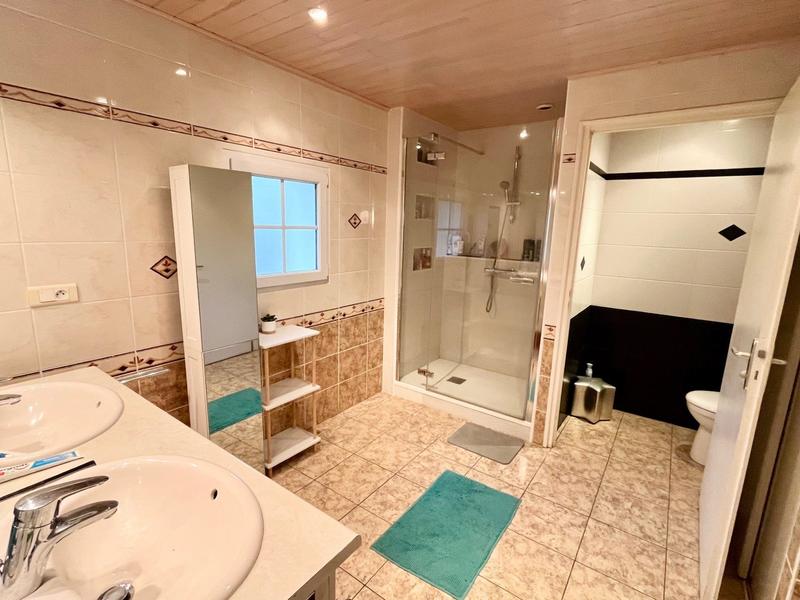 Maison - 223 m² - 7 pièces