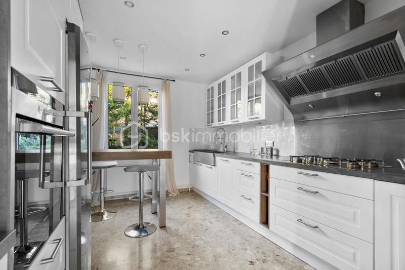 Maison - 189 m² - 8 pièces