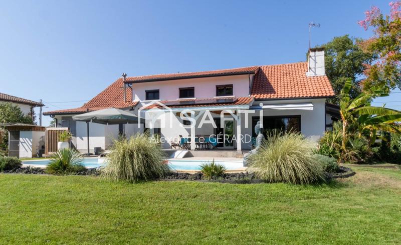 Maison - 230 m² - 8 pièces