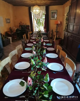 Maison - 221 m² - 7 pièces