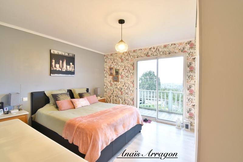 Maison - 232 m² - 8 pièces