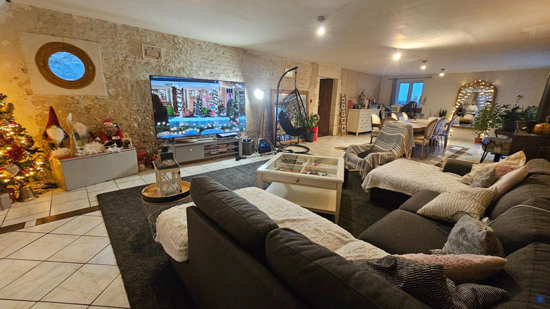 Maison - 237 m² - 8 pièces