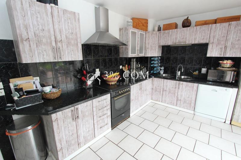 Maison - 240 m² - 8 pièces