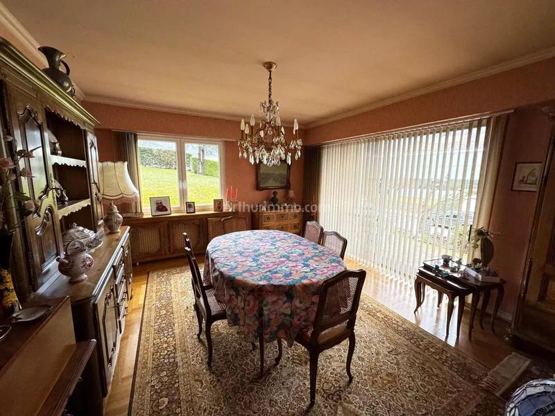 Maison - 234 m² - 8 pièces