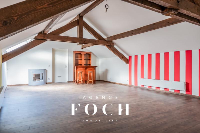 Maison - 259 m² - 7 pièces