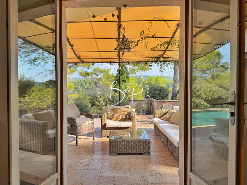 Maison - 209 m² - 8 pièces