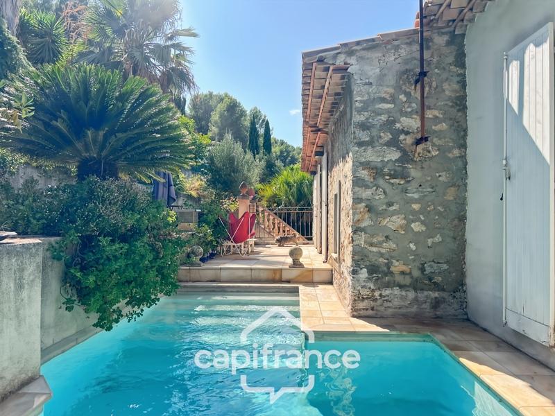 Mas - 201 m² - 6 pièces